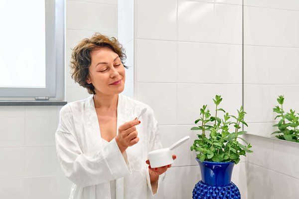 Quels sont les bénéfices d'une stratégie d'hydratation personnalisée pour les joueurs de football durant une compétition estivale?