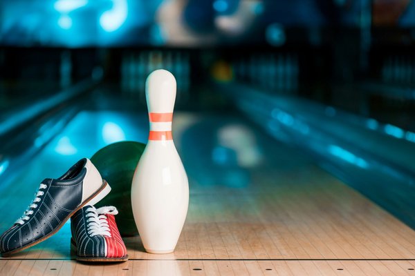 **découvrez le bowling lyon chez onlykart : fun et interactif!**